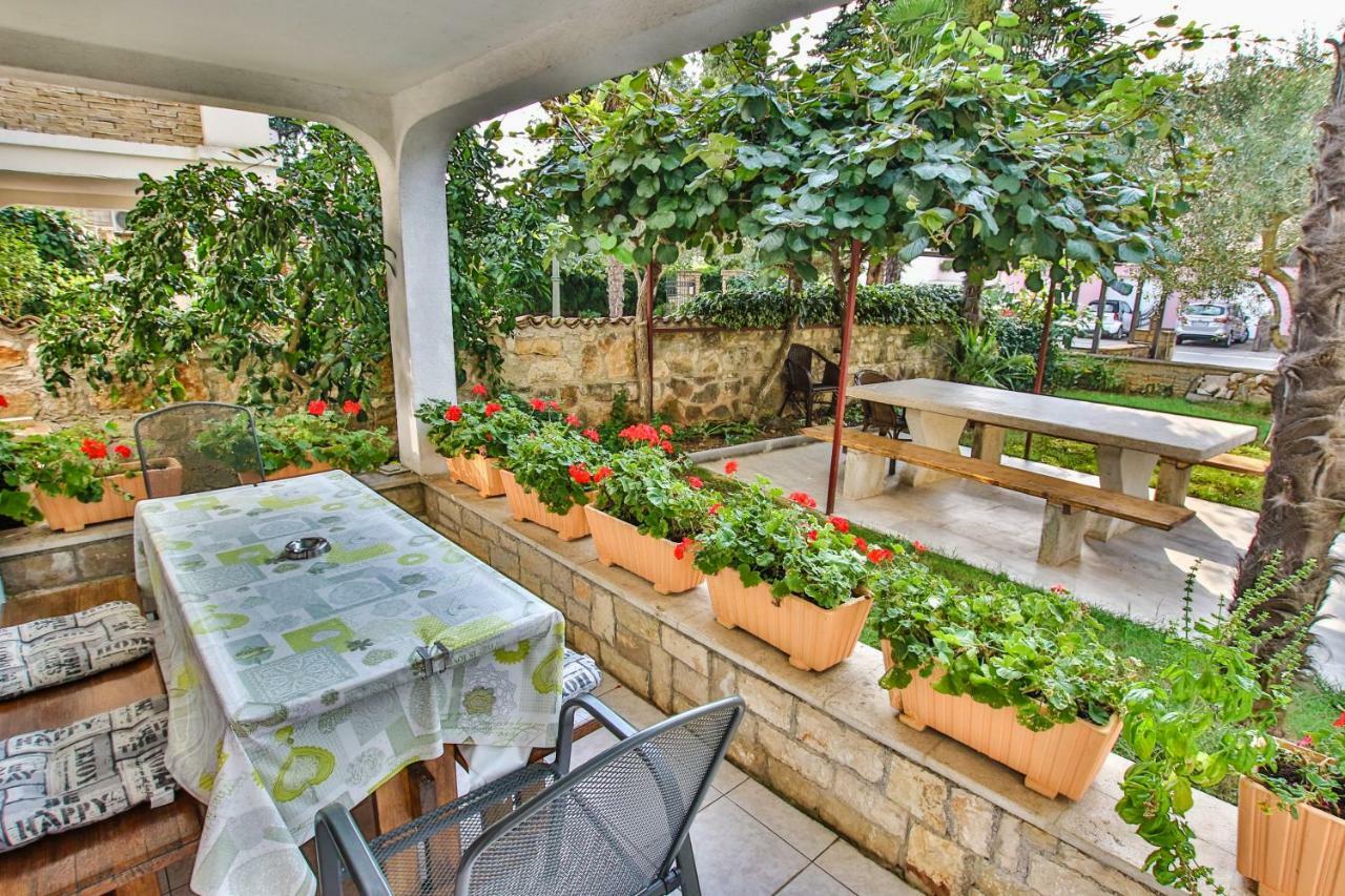 Appartement Carolina 4 Seasons à Poreč Extérieur photo