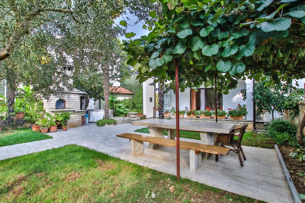 Appartement Carolina 4 Seasons à Poreč Extérieur photo